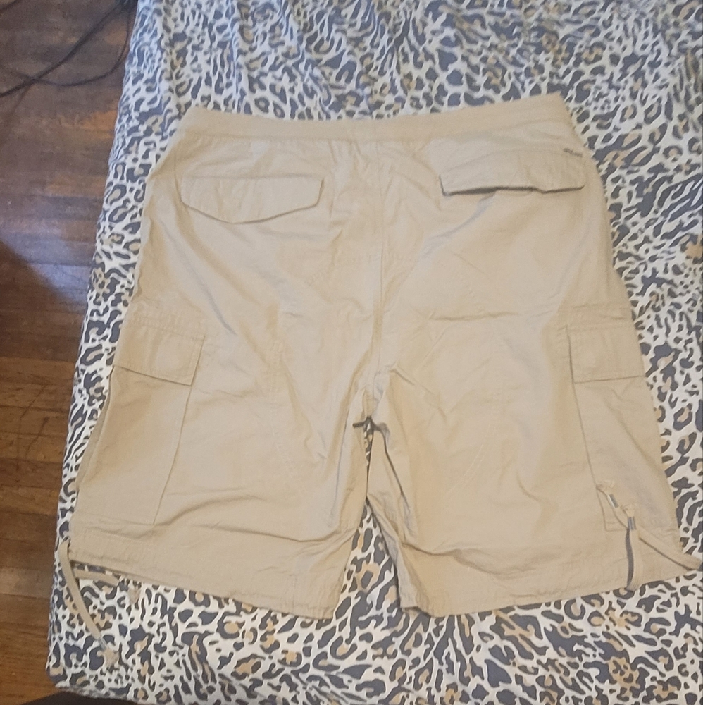 Shorts - Picture 3 of 4